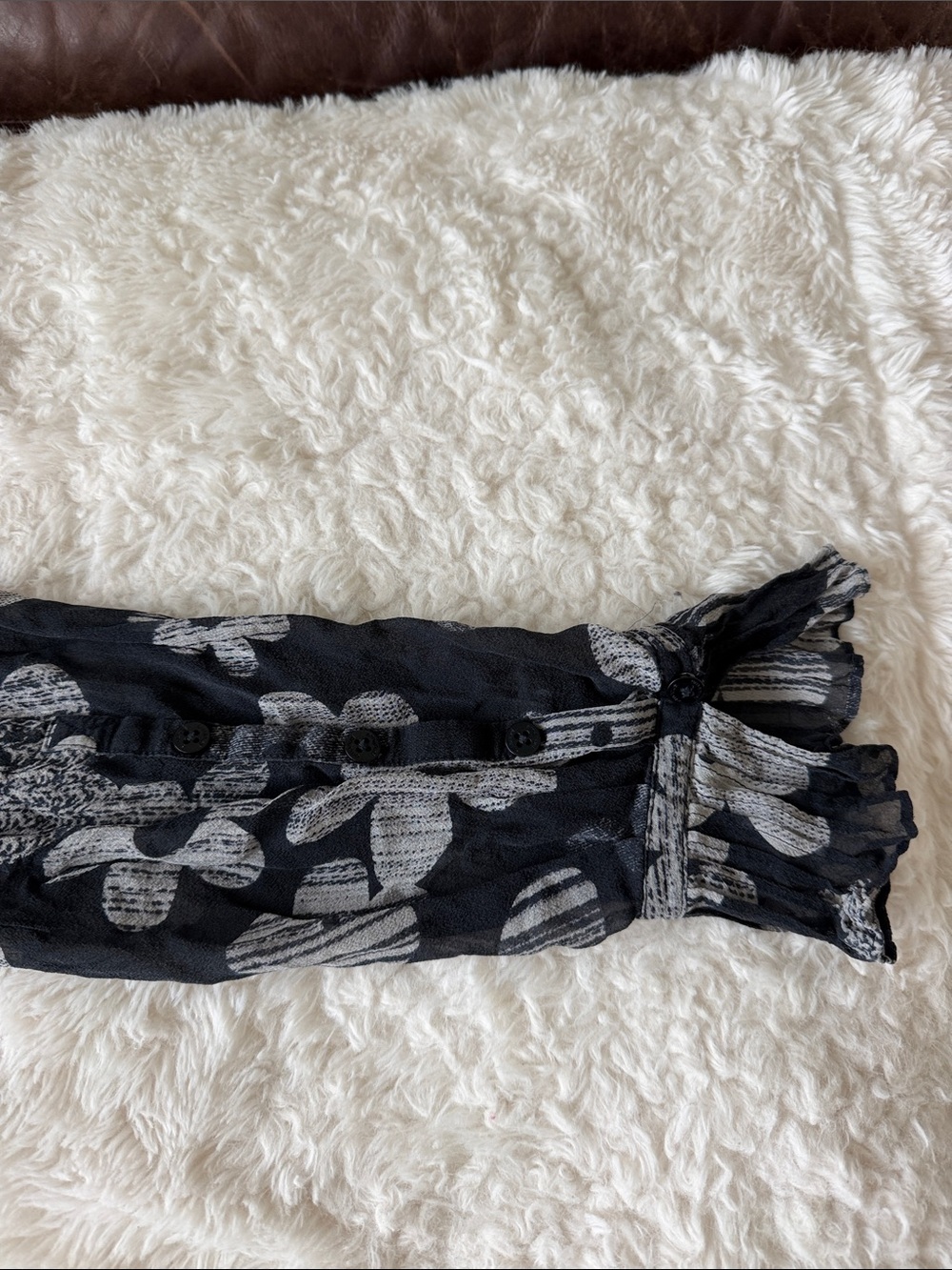 Vintage Emanuel Ungaro Black and White Floral Pleated Blouse size small - Picture 9 of 9